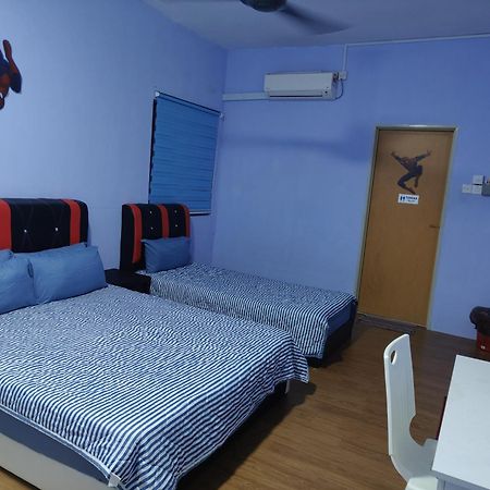 Hotel World Kids Fantasy Lumut Zimmer foto